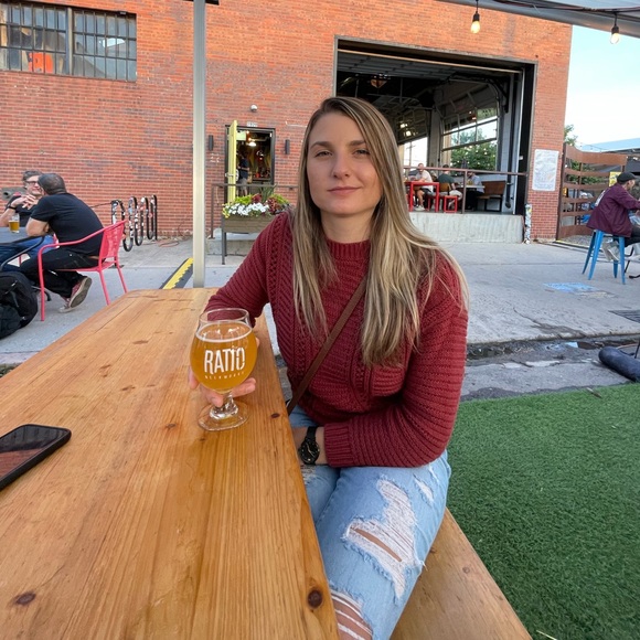 Meet your Posher, Nicole - Picture 2 of 4